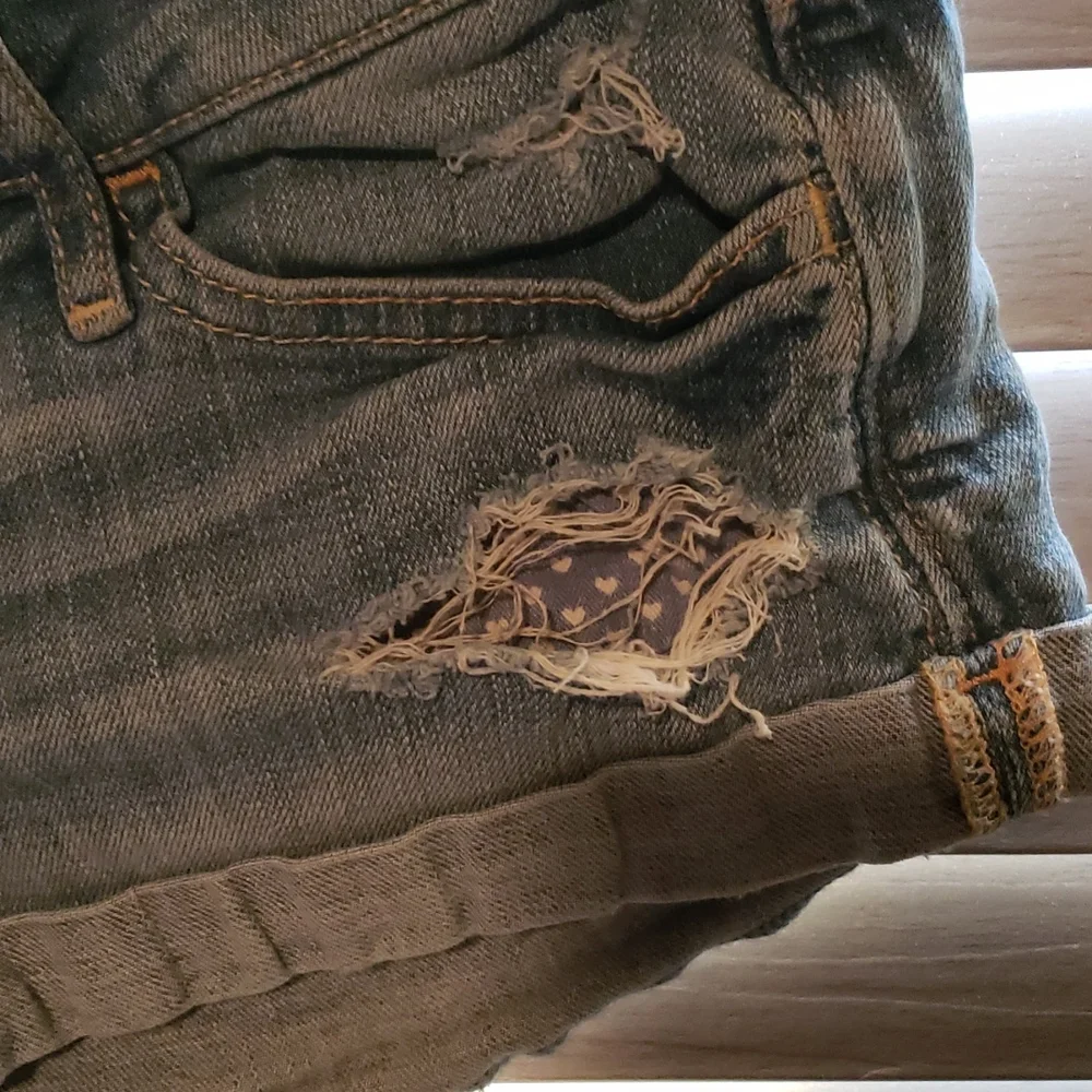 Hollister size 1 short shorts - Picture 3 of 5